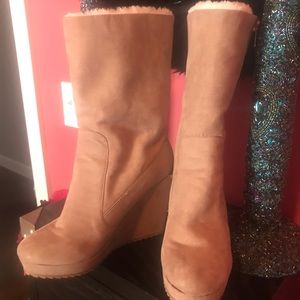 Juicy Couture taupe wedge boot 7 1/2 Med